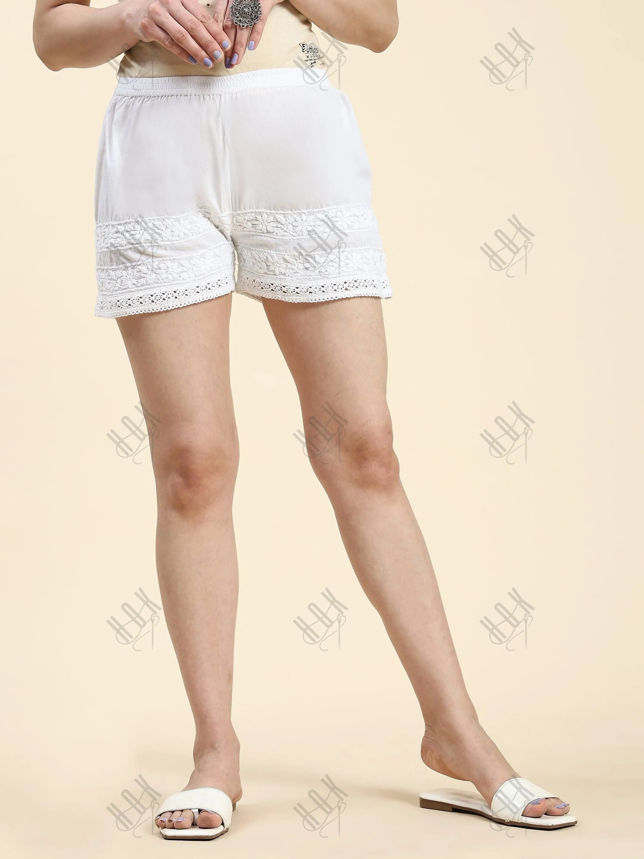 Samma Chikankari Shorts - White